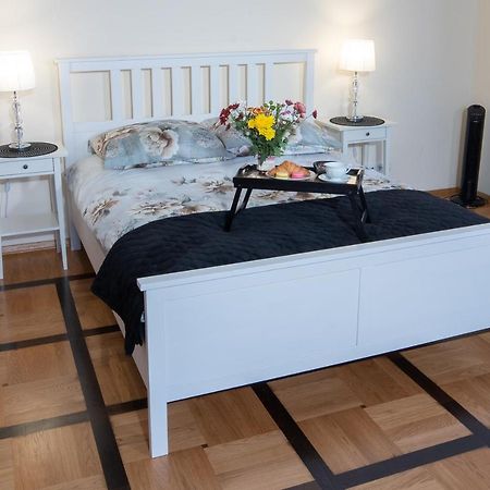 Apartament Moments Stare Miasto Style And Comfort Netflix คราคูฟ ภายนอก รูปภาพ