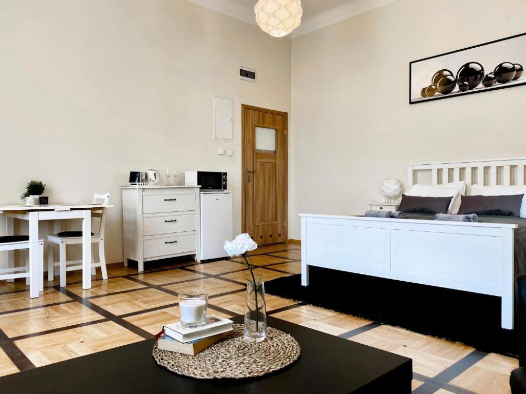Apartament Moments Stare Miasto Style And Comfort Netflix คราคูฟ ภายนอก รูปภาพ